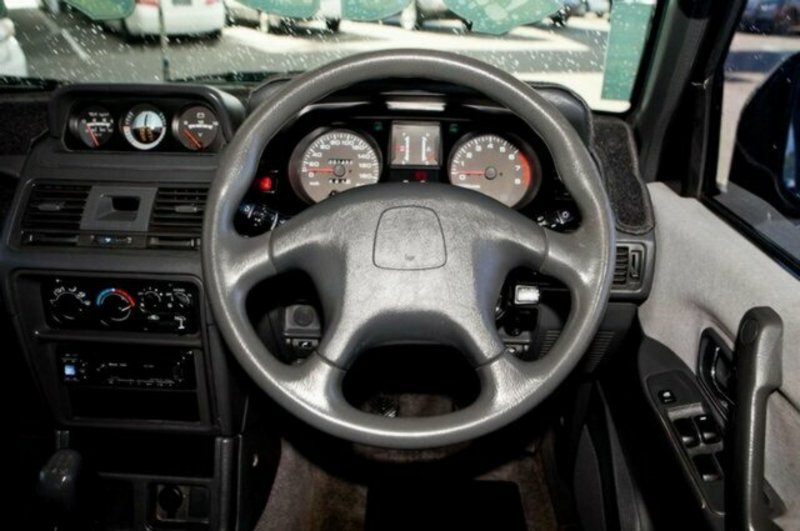 1997 MITSUBISHI PAJERO GLS LWB (4x4) NK