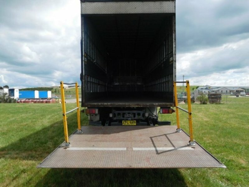 2001 ISUZU FSR700