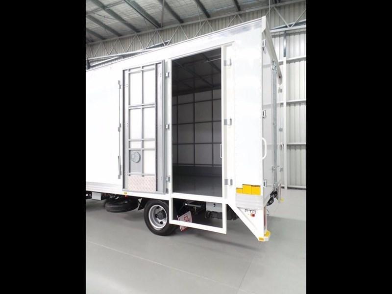2017 HINO 300 SERIES - 716