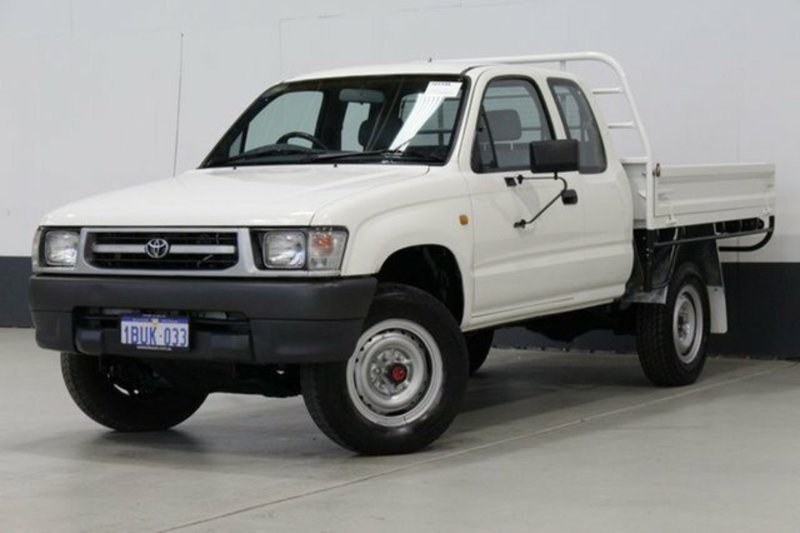 2001 TOYOTA HILUX (4x4) RZN174R