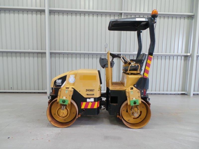 CATERPILLAR CB-224E