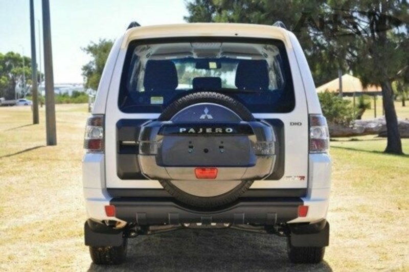 2013 MITSUBISHI PAJERO GLX-R LWB (4X4) NW MY14