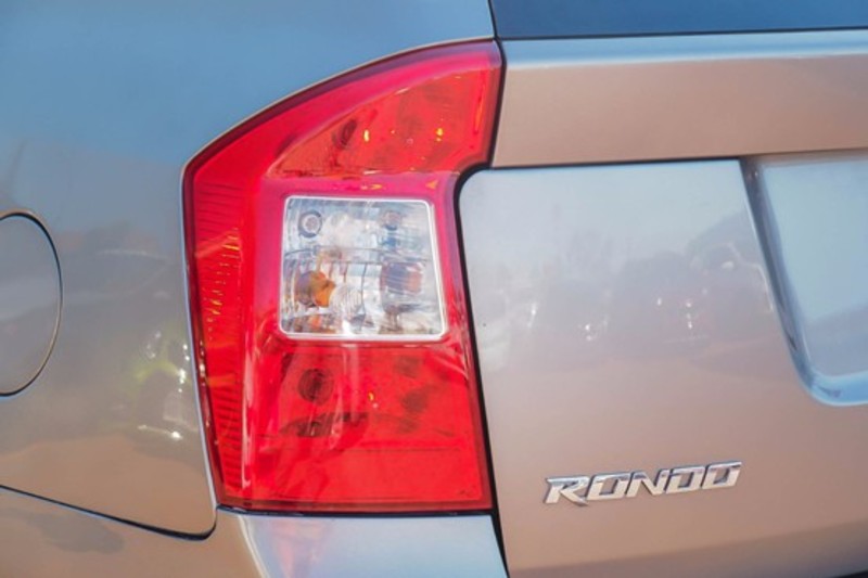 2010 KIA RONDO LX UN