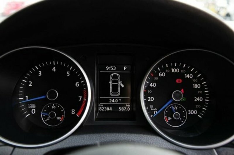 2011 VOLKSWAGEN GOLF R 1K MY11
