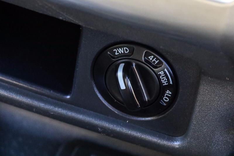 2010 NISSAN NAVARA ST D40
