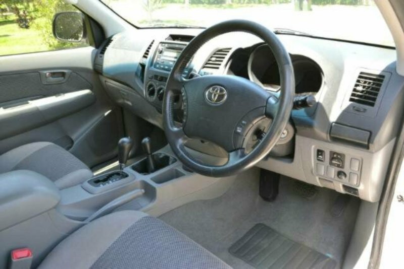 2009 TOYOTA HILUX SR5 (4x4) GGN25R 08 UPGRADE