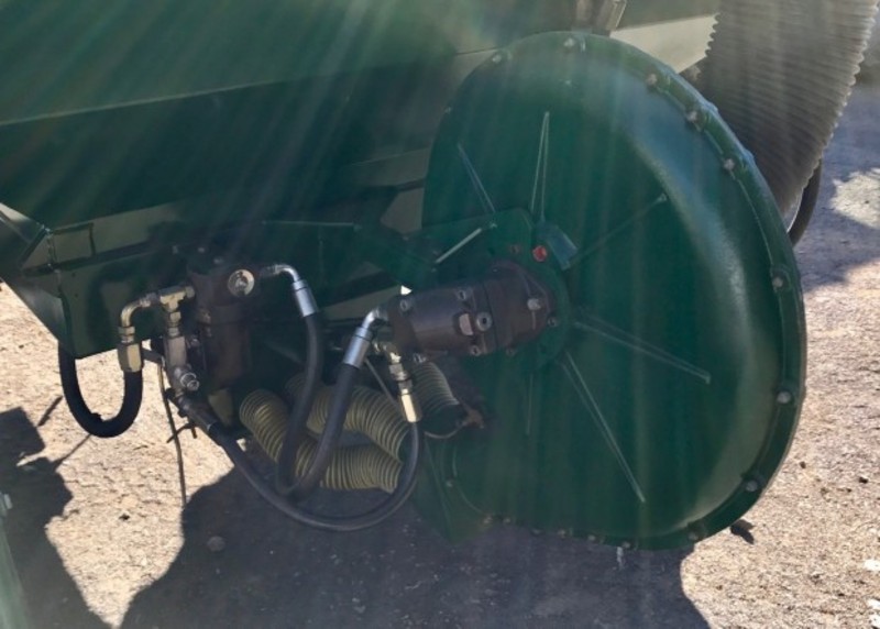 Simplicity 4000 TT2 air seeder cart