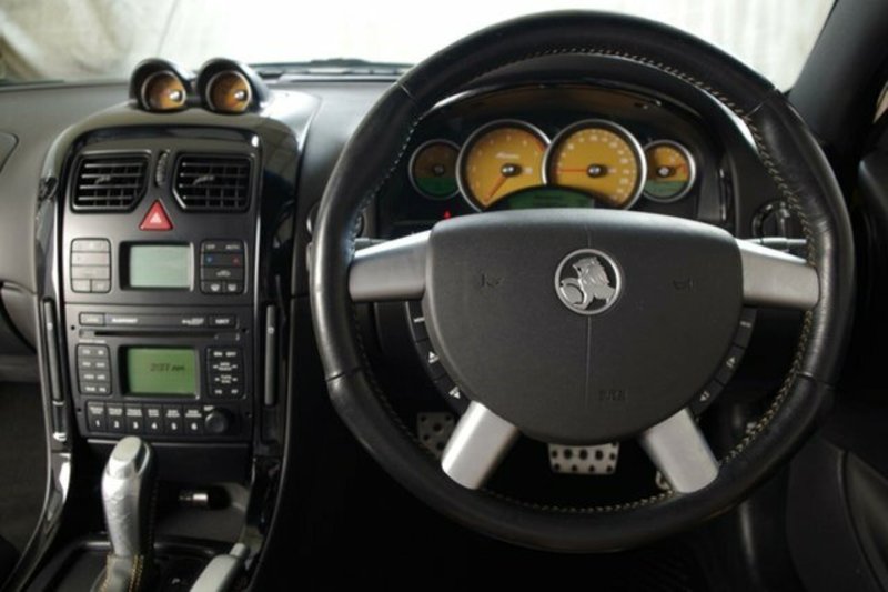 2004 HOLDEN MONARO CV8 VZ