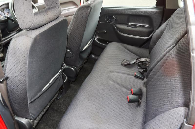 2004 SUZUKI IGNIS