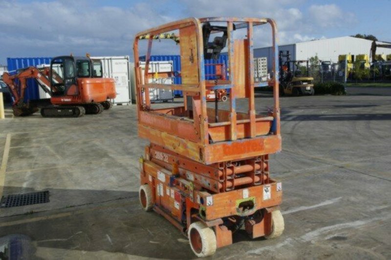 2002 GENIE 14498 1932 Crane Lifting