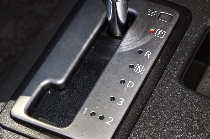 2010 NISSAN NAVARA ST D40