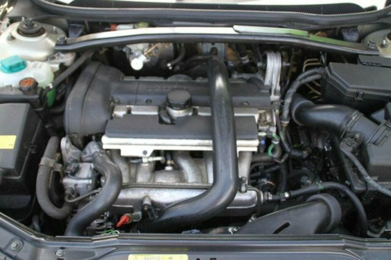 2000 VOLVO V70 2.4T SE