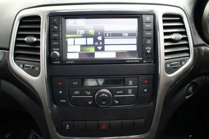 2012 JEEP GRAND CHEROKEE LAREDO (4x4) WK