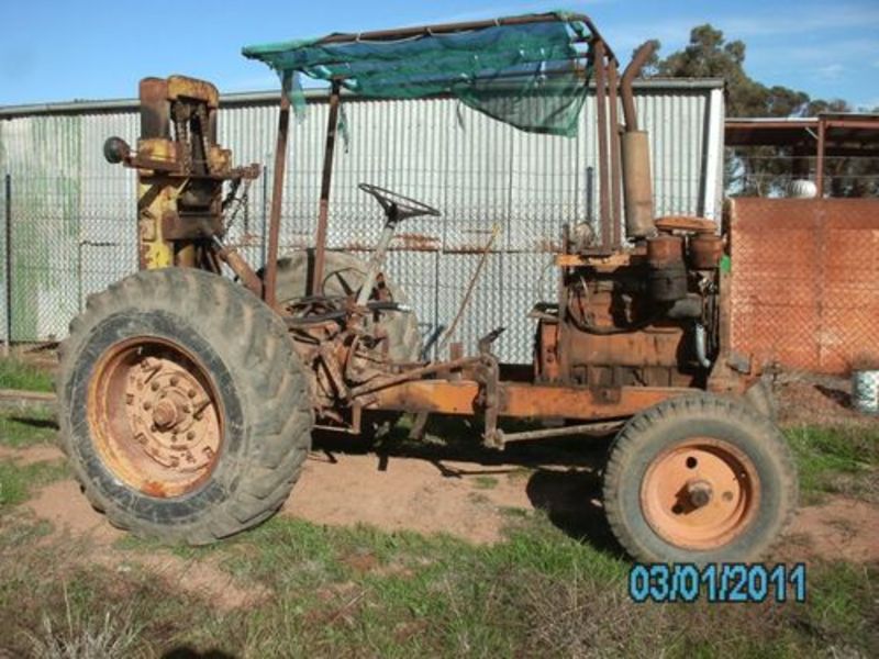 CHAMBERLAIN 9G TRACTOR
