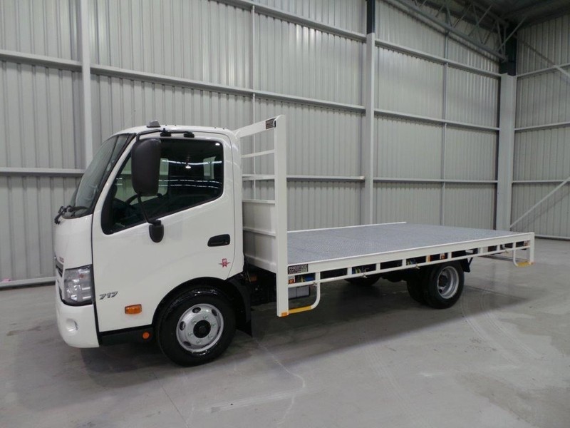 2016 HINO 717 - 300 Series 717 - 300 Series Truck