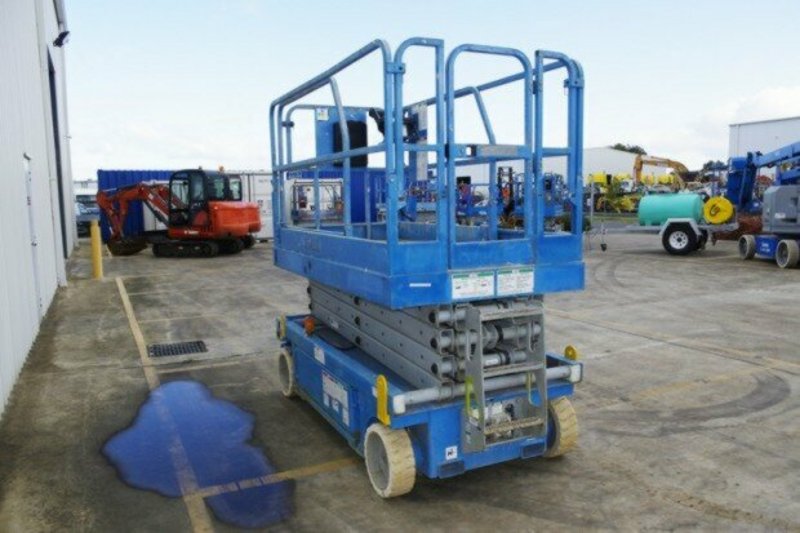 2002 GENIE 14496 GS2046 Crane Lifting