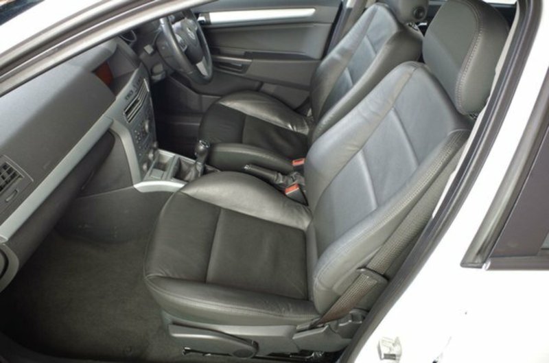 2010 HOLDEN ASTRA SRi AH MY09