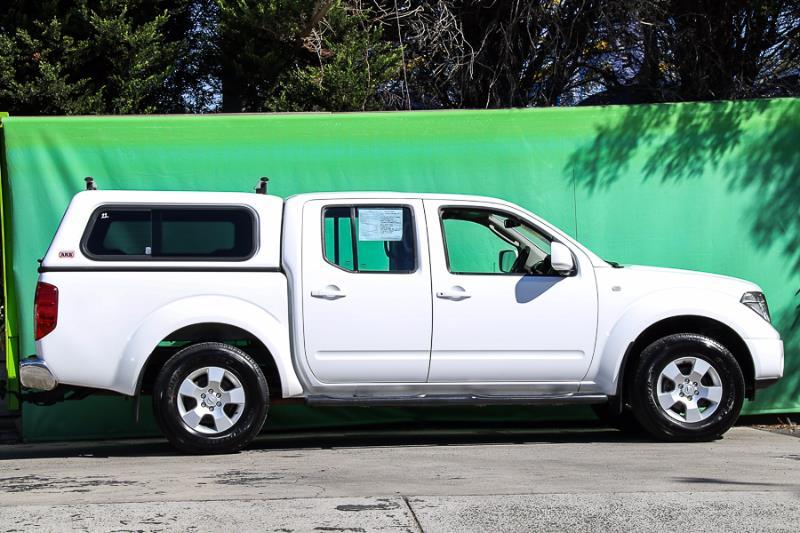 2010 NISSAN NAVARA ST D40
