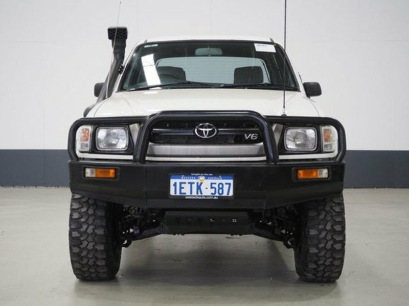 2003 TOYOTA HILUX (4x4) VZN167R