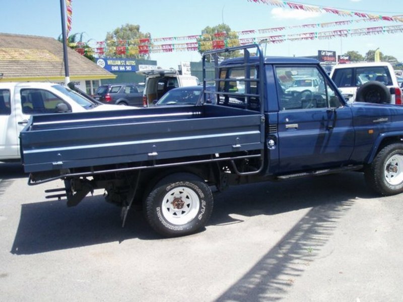 1996 TOYOTA LANDCRUISER HJ 75 TRAYTOP