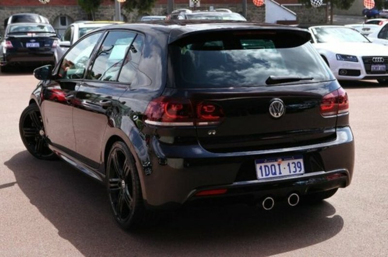 2011 VOLKSWAGEN GOLF R 1K MY11