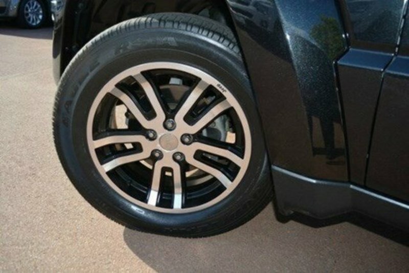 2011 JEEP CHEROKEE Limited 70th Anniversary KK MY11