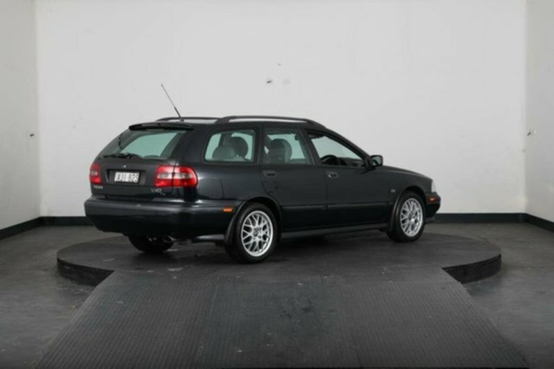 1999 VOLVO V40 T4 SE