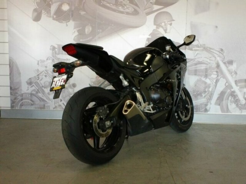 2009 HONDA CBR 1000RR (FIREBLADE) 8 - A10661
