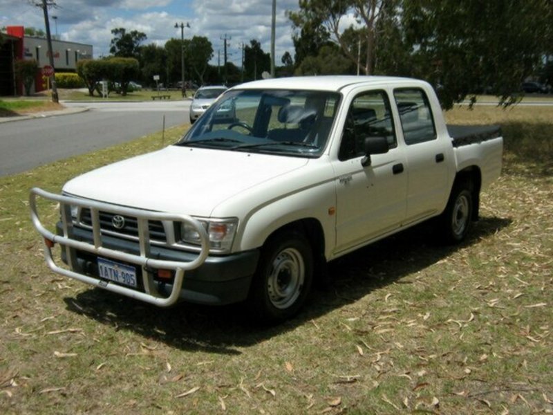 2000 TOYOTA HILUX RZN149R