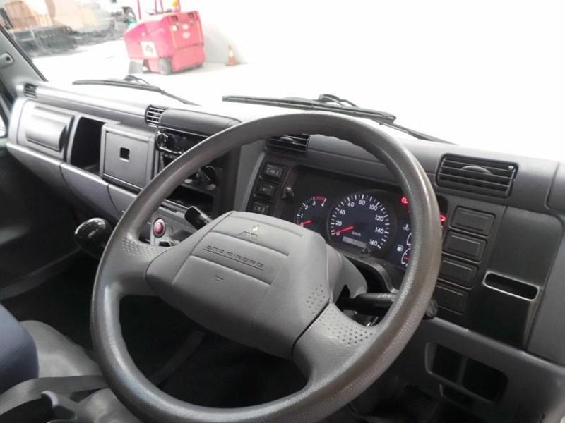2010 FUSO CANTER