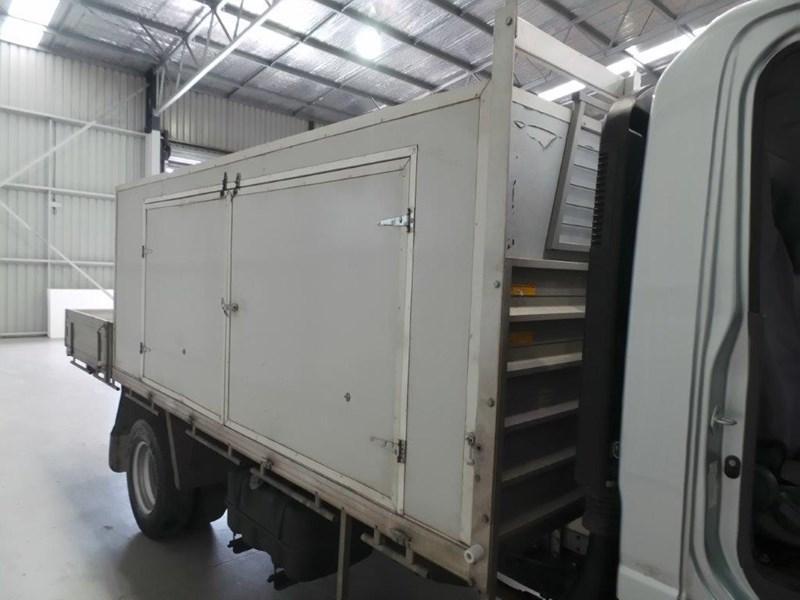 2010 ISUZU NPR200