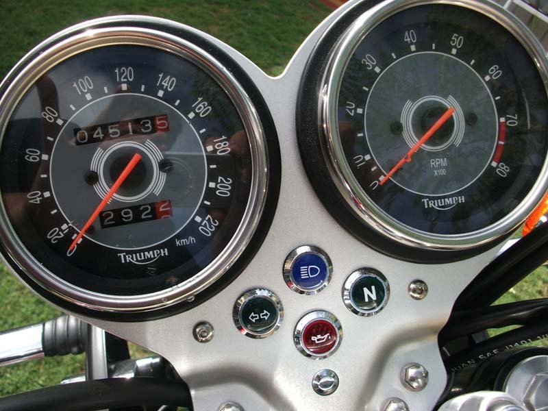 2006 TRIUMPH 865CC BONNEVILLE T100 MY05