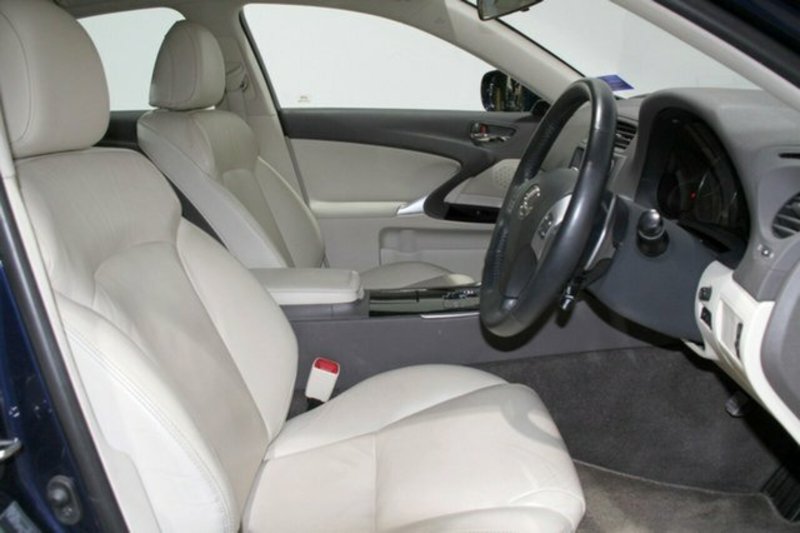 2011 LEXUS IS250 PRESTIGE GSE20R MY11