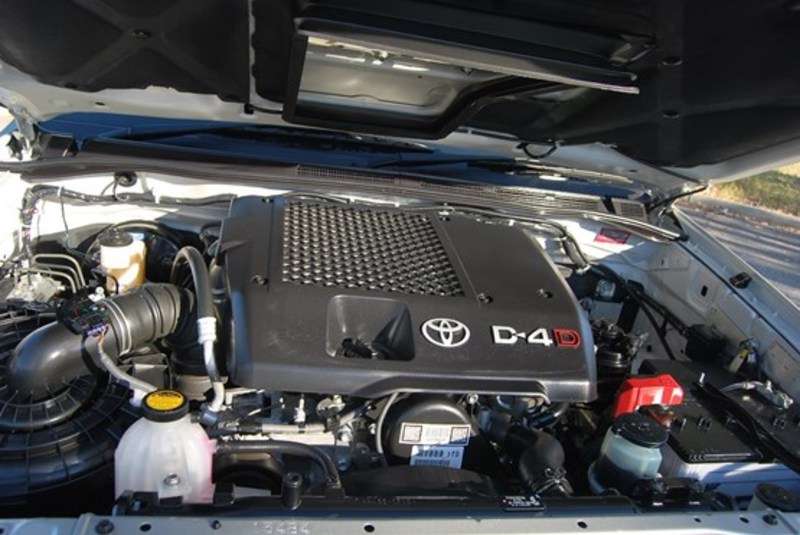 2011 TOYOTA HILUX SR KUN26R