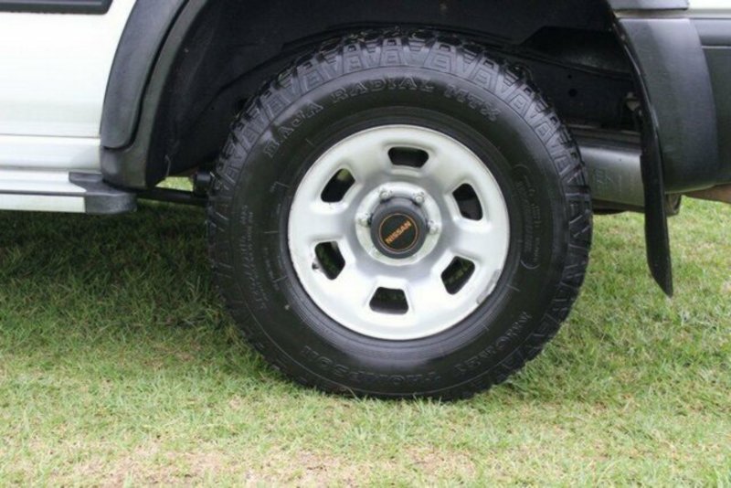 1998 NISSAN PATROL ST (4x4) GU