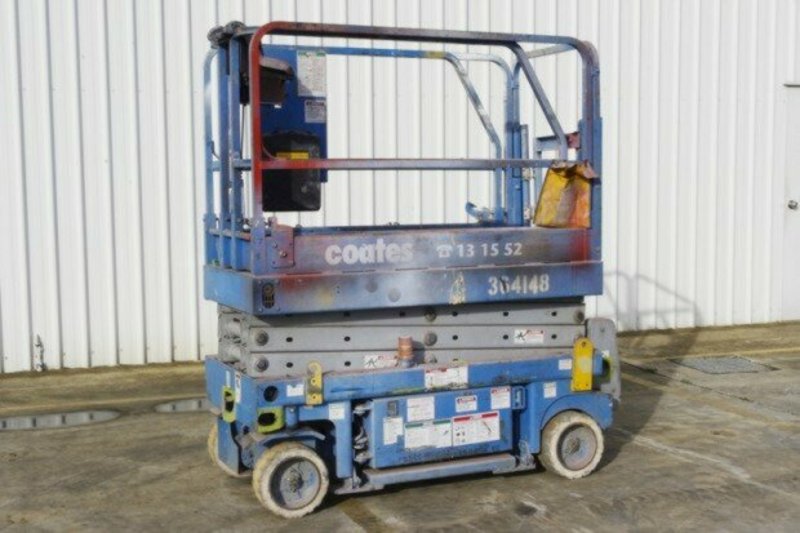 2000 GENIE 14498 1932 Crane Lifting