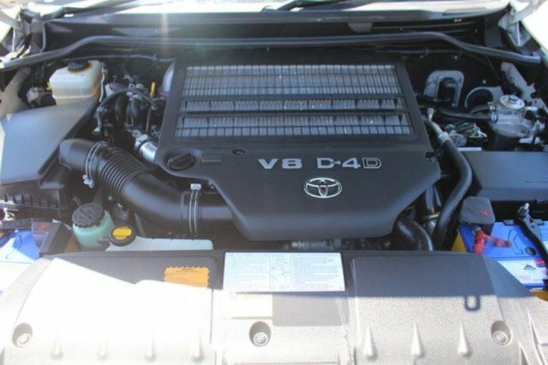 2012 TOYOTA LANDCRUISER SAHARA (4x4) VDJ200R MY12