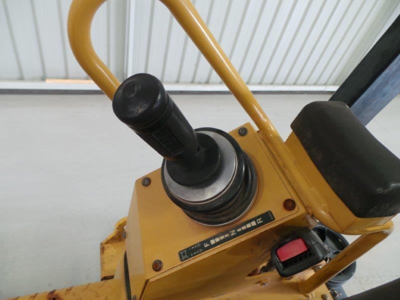 CATERPILLAR CB-224E