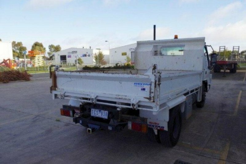 2004 ISUZU 441 NPR300 Truck