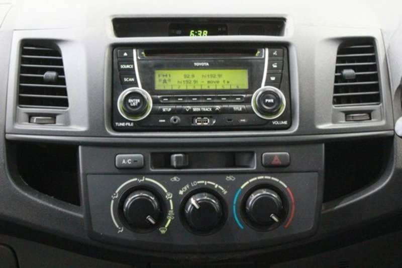 2012 TOYOTA HILUX SR (4x4) KUN26R MY12