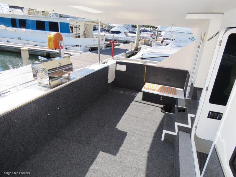 Explorer 40 Powercat