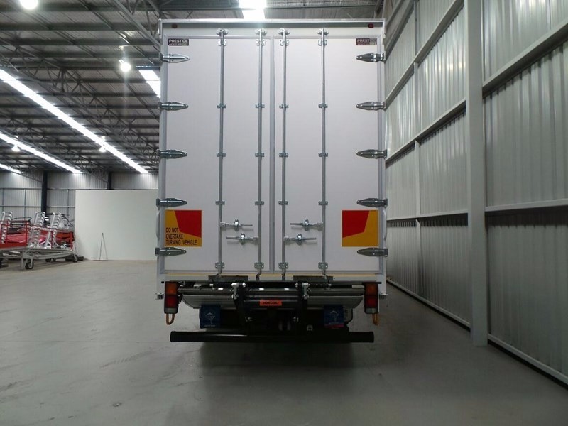 2017 FUSO Fighter 2427 Fighter 2427 Truck