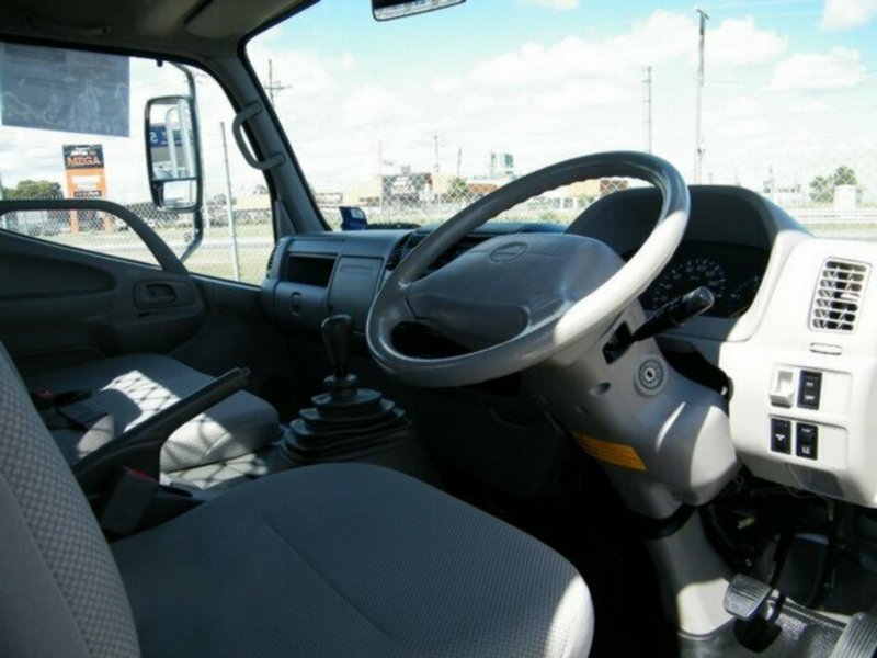 2009 HINO 300 4X2 616 Trade Ace