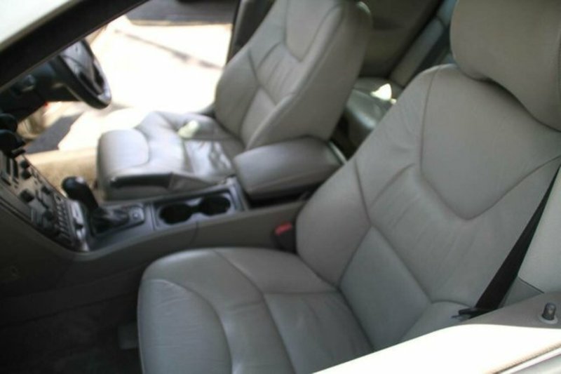 2000 VOLVO V70 2.4T SE