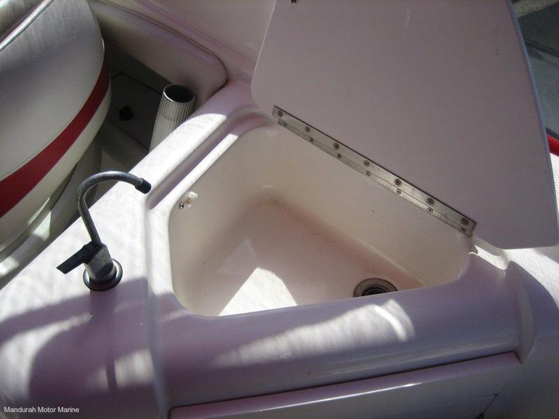 Maxum 2400SD