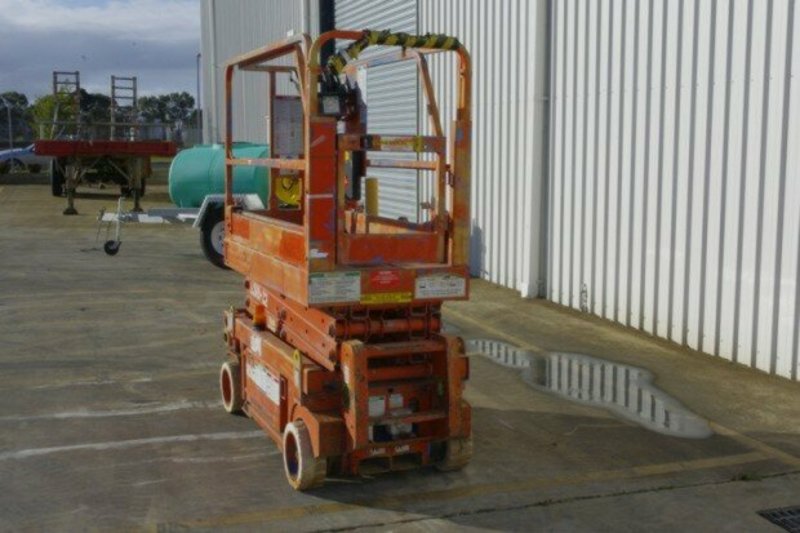 2002 GENIE 14498 1932 Crane Lifting