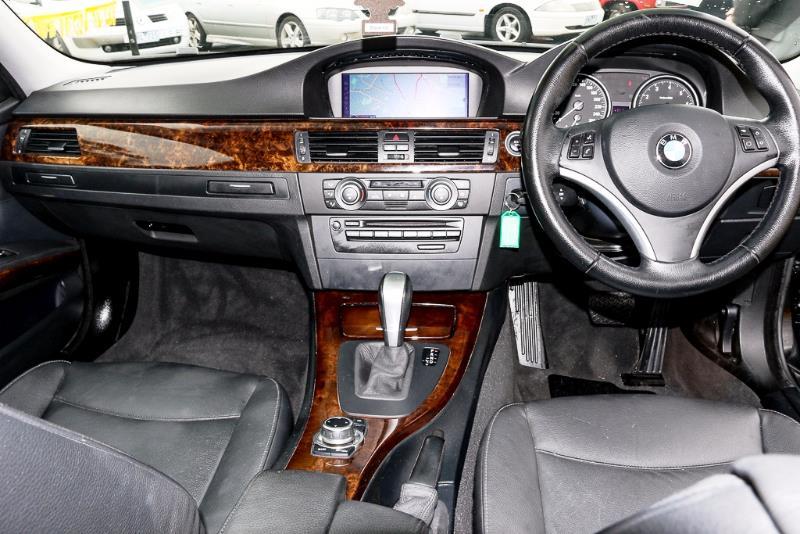 2009 BMW 325i
