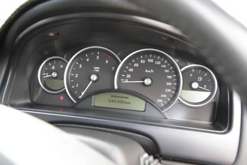 2004 HOLDEN CALAIS VY 2