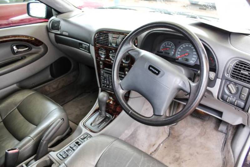 2000 VOLVO V40 2.0 SE