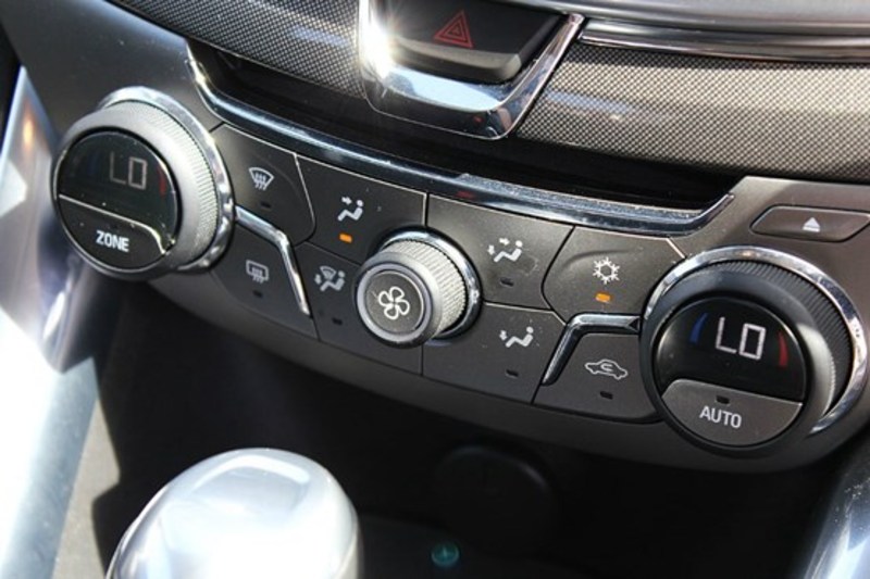 2014 HOLDEN CALAIS V VF